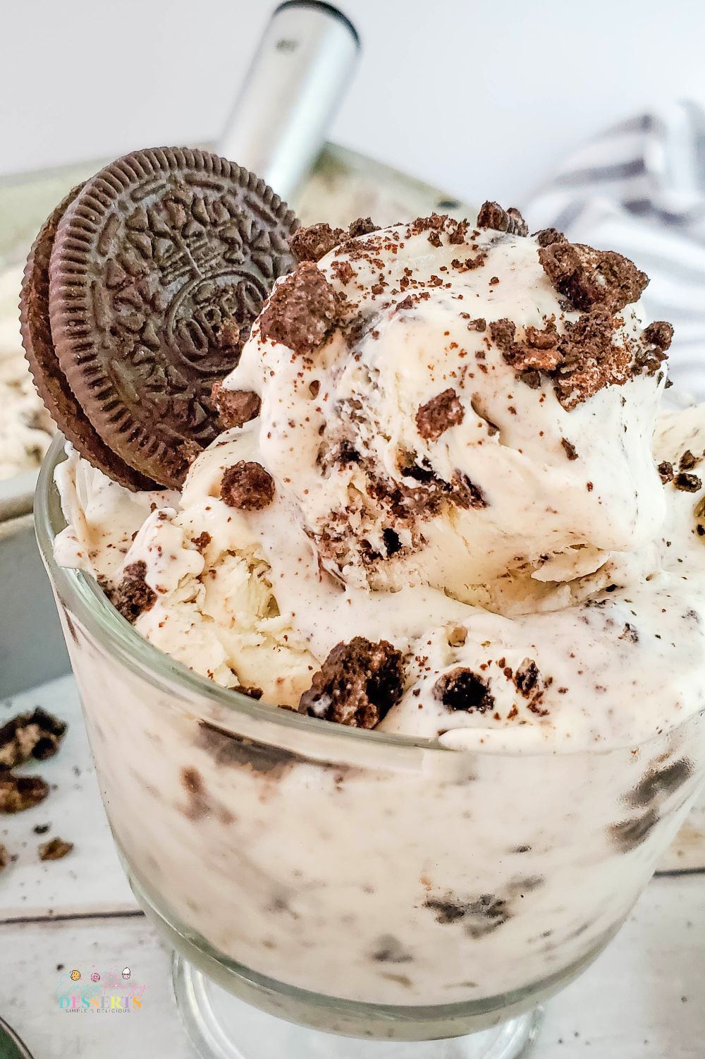 Close up image of Oreo cookies ice cream
