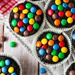 M&M cupcakes with chocolate frosting