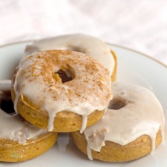 VEGAN BAKED DONUTS with pumpkin & maple syrup glaze
