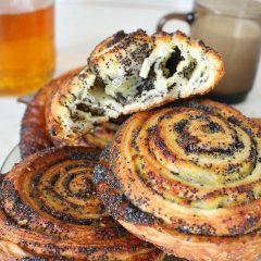 Quick & easy POPPY SEED ROLLS with puff pastry