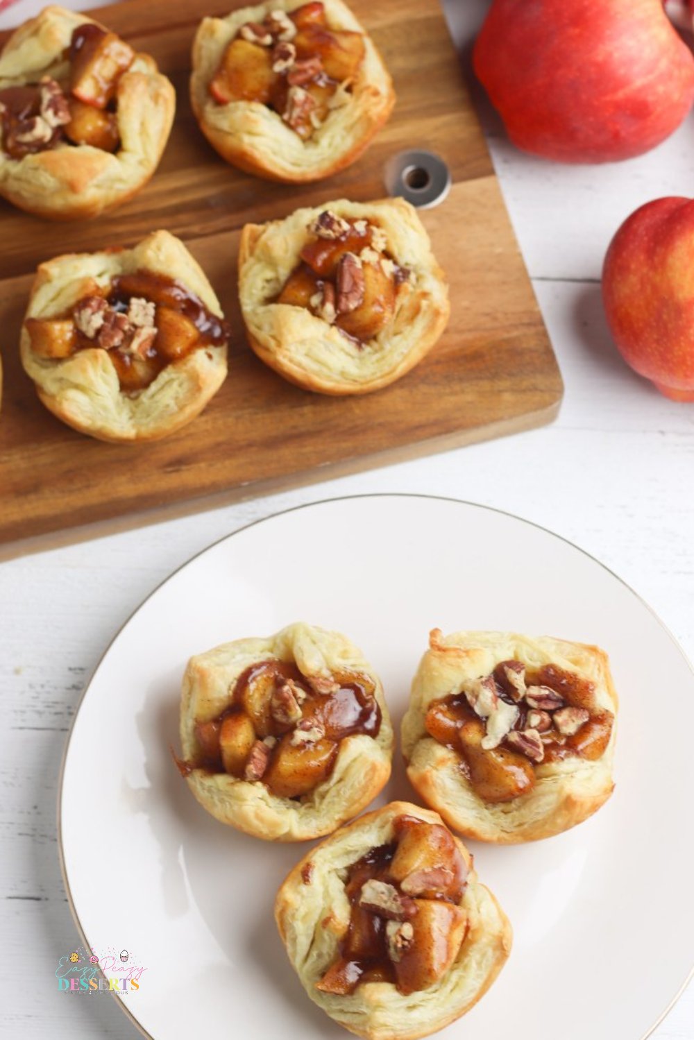 Individual apple pies in puff pastry cups