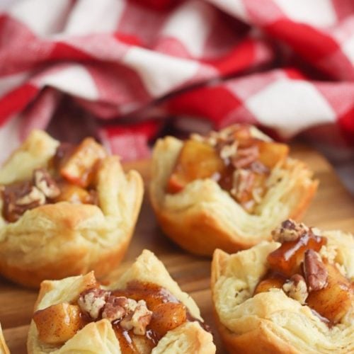 Mini apple pies in puff pastry cups