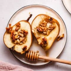 BAKED PEARS RECIPE WITH HONEY, CINNAMON & PECANS STORY