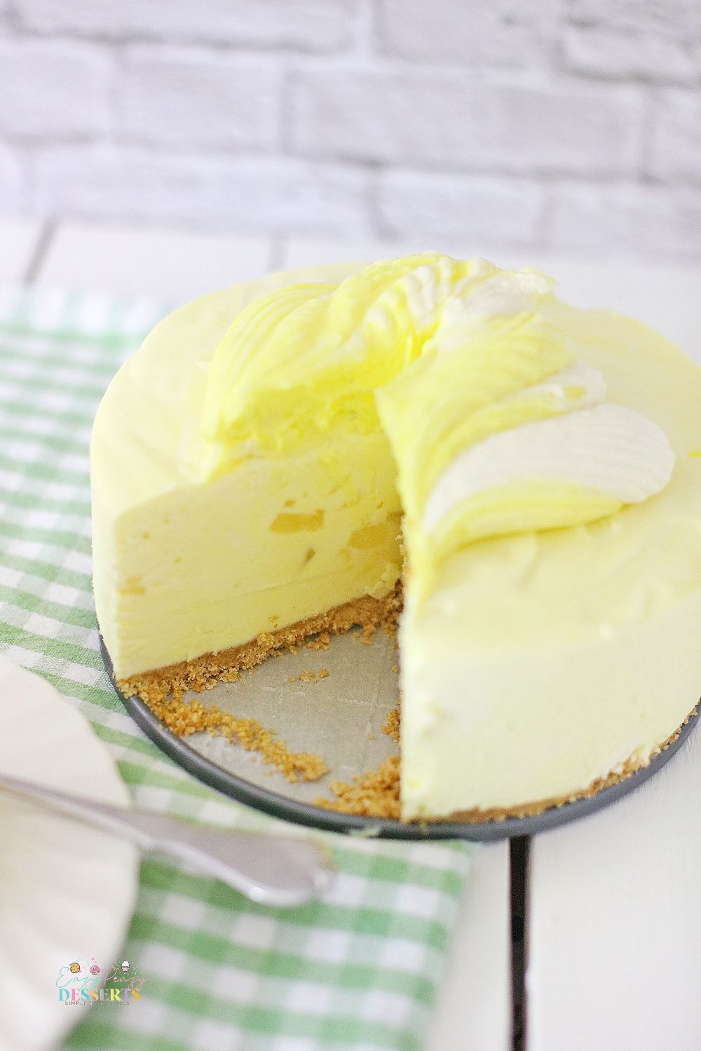 Easy pineapple cheesecake on a spring-form pan
