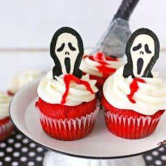 SCARY BLOODY HALLOWEEN CUPCAKES WITH SCREAM AND KNIFE TOPPERS STORY