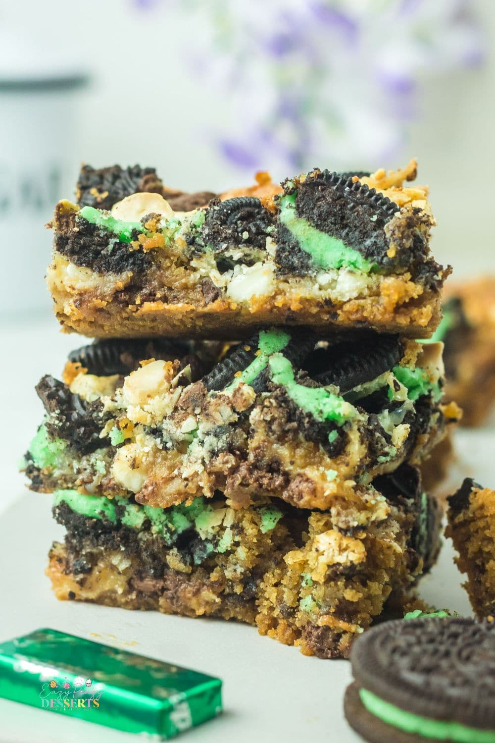 Close up image of Oreo cookie bars
