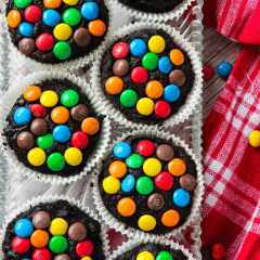 MM CUPCAKES WITH CHOCOLATE FROSTING STORY