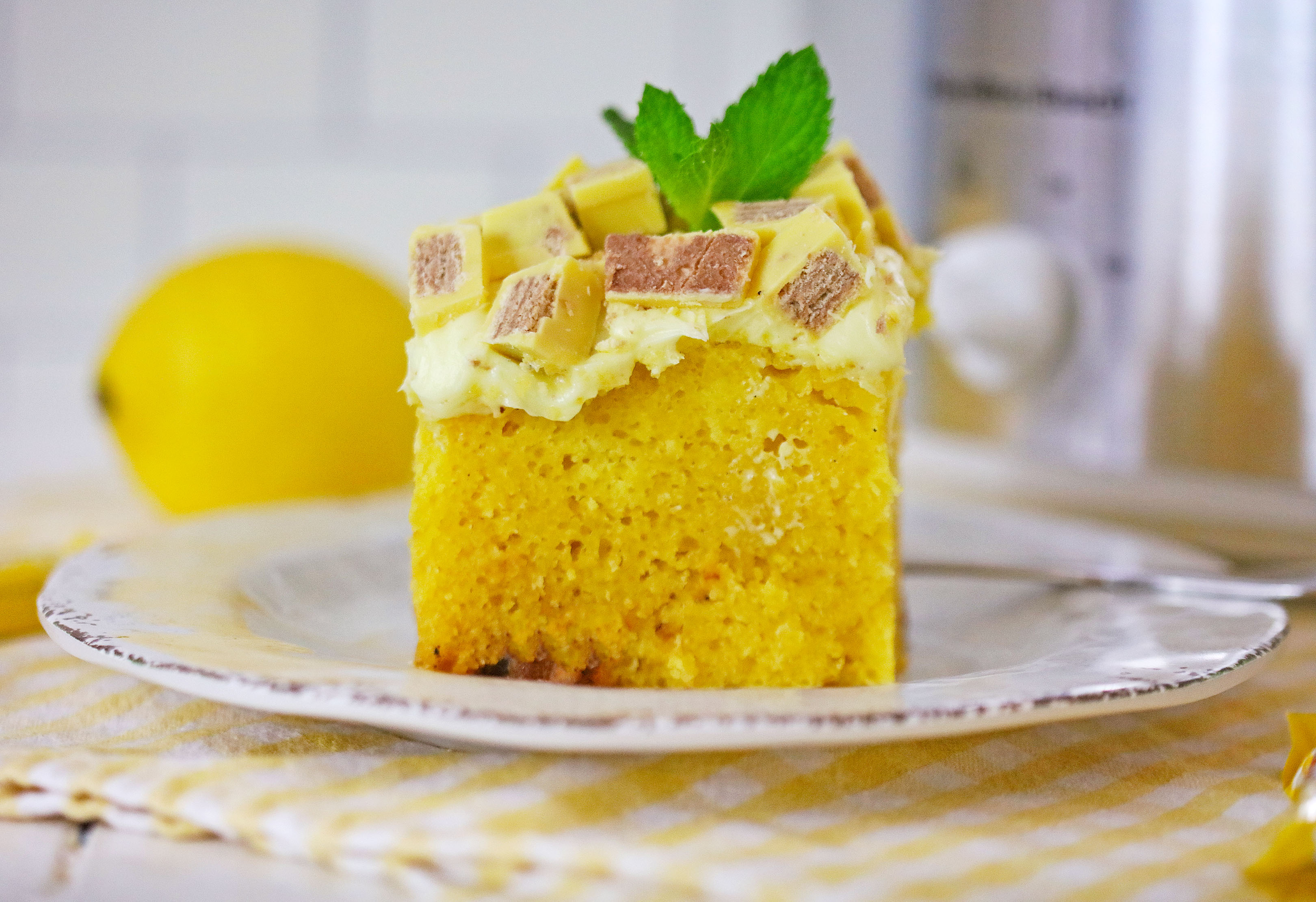 Treat yourself to a heavenly slice of Slow Cooker lemon crunch cake! A delightful dessert to brighten your day!