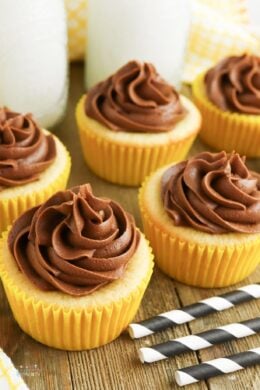 Whether you're baking for a celebration, a family gathering, or just to satisfy a sweet craving, this yellow cupcakes recipe is guaranteed to impress.